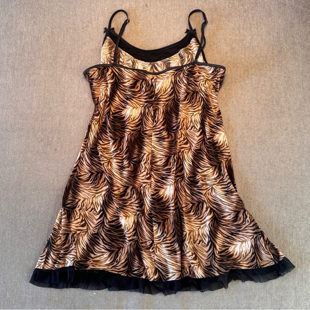 Vintage Studio Donatella Tiger Print Nightie - Picture 2 of 7